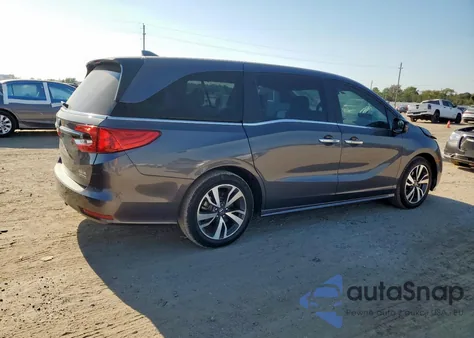 2022 Honda Odyssey Touring z USA, uszkodzony, nr VIN 5FNRL6H83NB063744